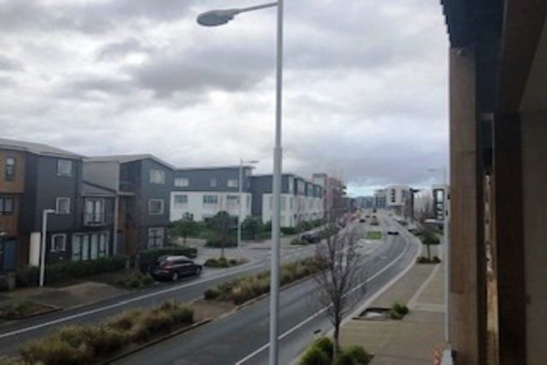 Photo of property in 2/163 Hobsonville Point Road, Hobsonville, Auckland, 0616