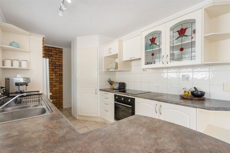 Photo of property in 11 William Hadlow Place, Hatfields Beach, Orewa, 0931