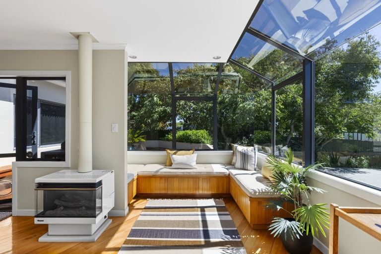 Photo of property in 92 Govett Avenue, Frankleigh Park, New Plymouth, 4310