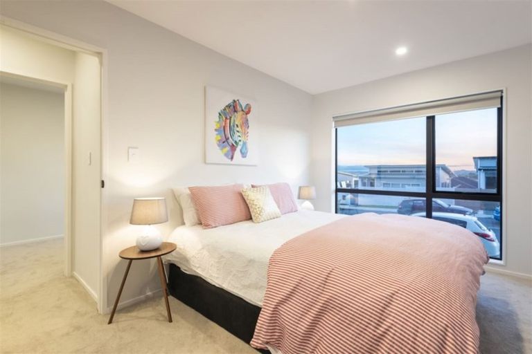 Photo of property in 50 Ascension Crescent, Orewa, 0931