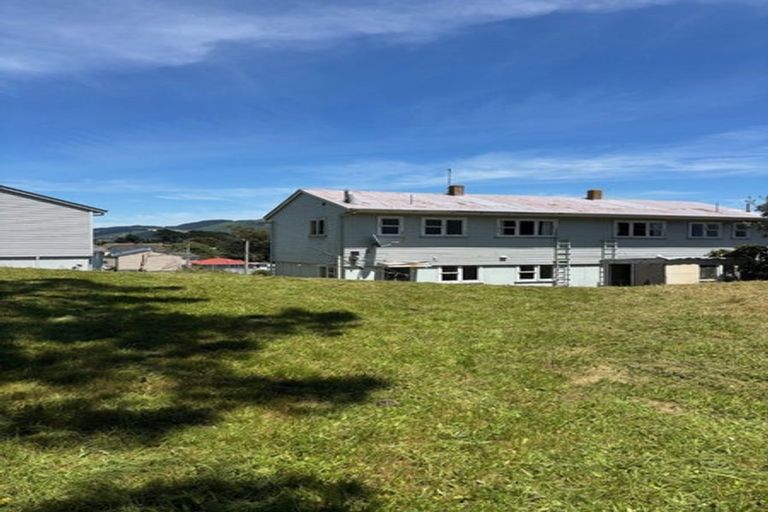 Photo of property in 7a-7b Devon Place, Cannons Creek, Porirua, 5024