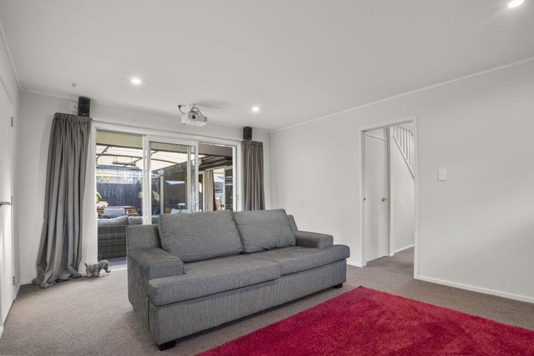 Photo of property in 29 Ravenstone Place, Chatswood, Auckland, 0626