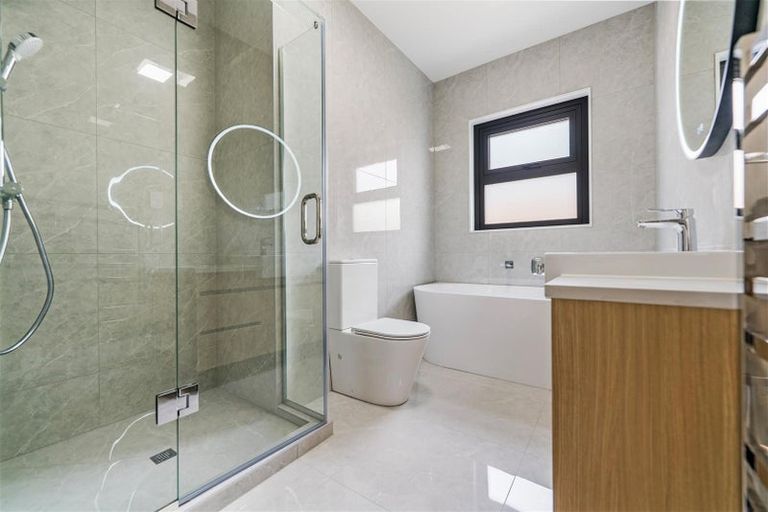 Photo of property in 23 Whakairo Crescent, Gulf Harbour, Whangaparaoa, 0930