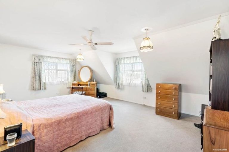 Photo of property in 34 Akoranga Drive, Northcote, Auckland, 0627