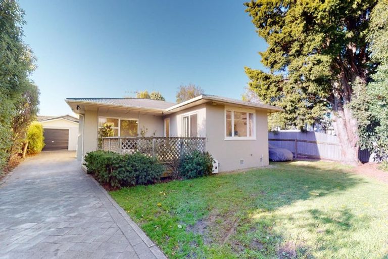 Photo of property in 15 Dorset Crescent, Hokowhitu, Palmerston North, 4410