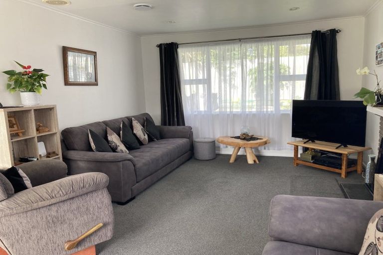 Photo of property in 17 Hutchins Street, Waitara, 4320