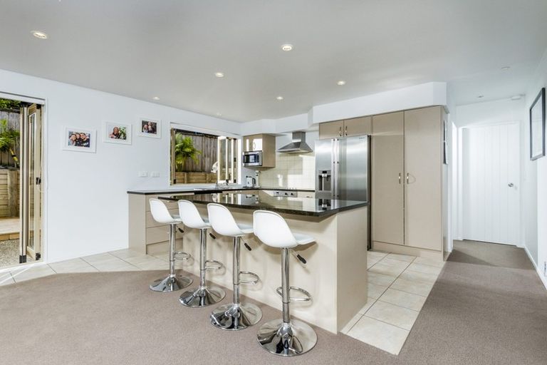 Photo of property in 5 Corricvale Way, Northcross, Auckland, 0632