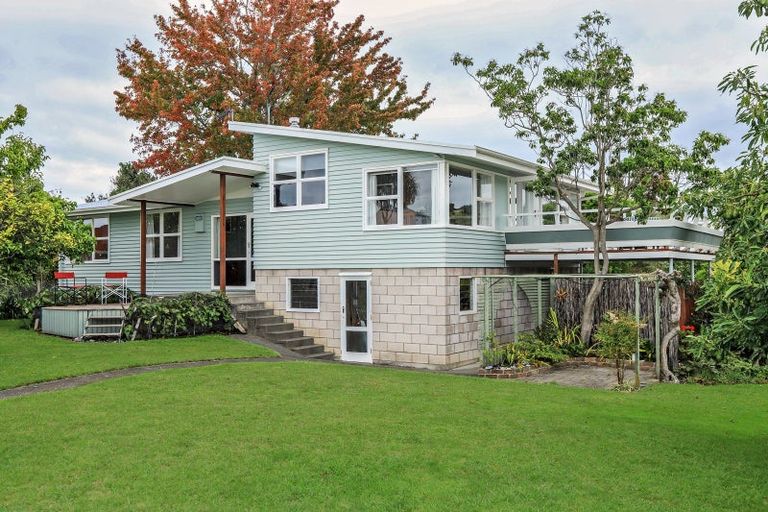 Photo of property in 17 Neeve Road, Taradale, Napier, 4112