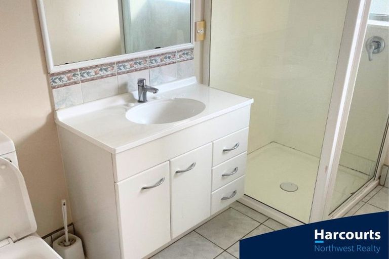 Photo of property in 31 Broadfield Street, Massey, Auckland, 0614