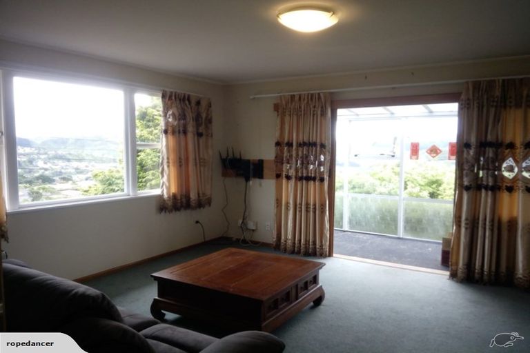 Photo of property in 20 Jane Grove, Paparangi, Wellington, 6037