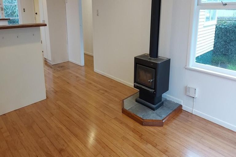 Photo of property in 15 Woodvale Road, Glen Eden, Auckland, 0602