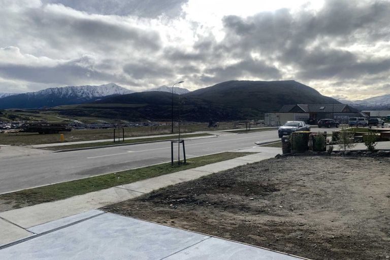 Photo of property in 70 Spur Ridge Rise, Jacks Point, 9371