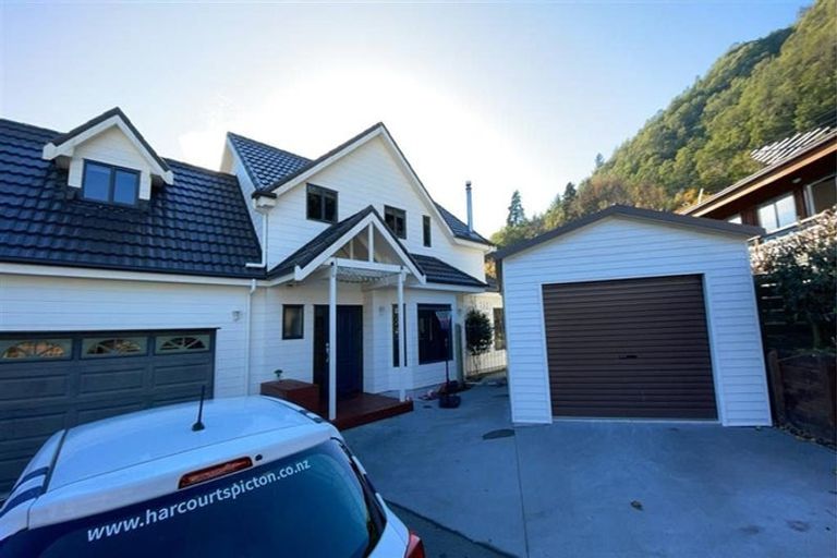 Photo of property in 5 Heather Place, Picton, 7220