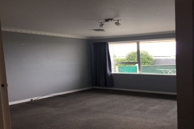 Photo of property in 2/52 Mortlake Street, Islington, Christchurch, 8042
