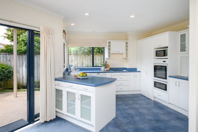 Photo of property in 16 Cloake Way, Palmerston North, 4414