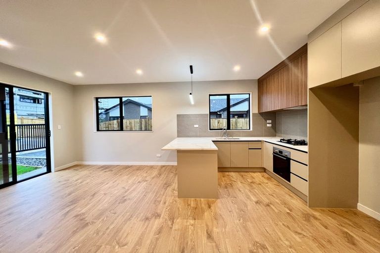 Photo of property in 16 Kiokio Place, Swanson, 0614