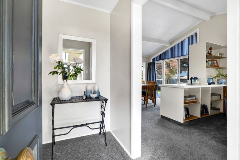 Photo of property in 15 Leon Place, Waitara, 4320