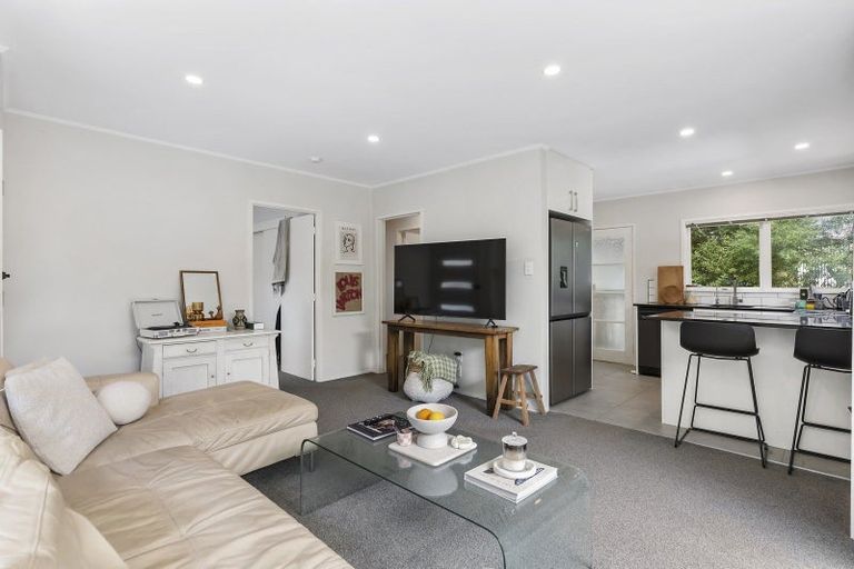 Photo of property in 2/30 Diana Drive, Glenfield, Auckland, 0627