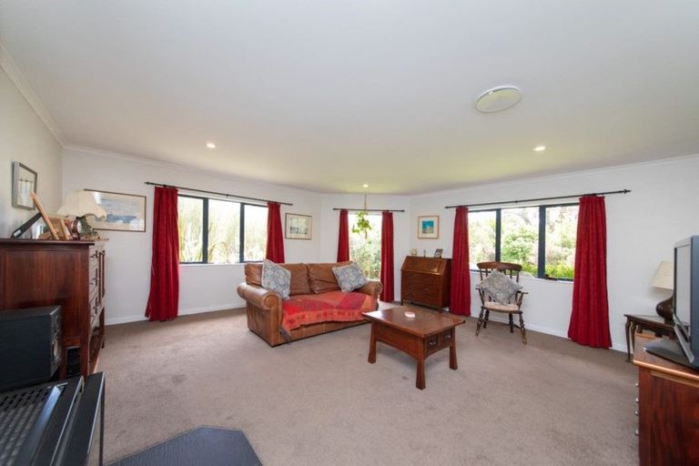 Photo of property in 57 Waicola Drive, Fitzherbert, Palmerston North, 4471