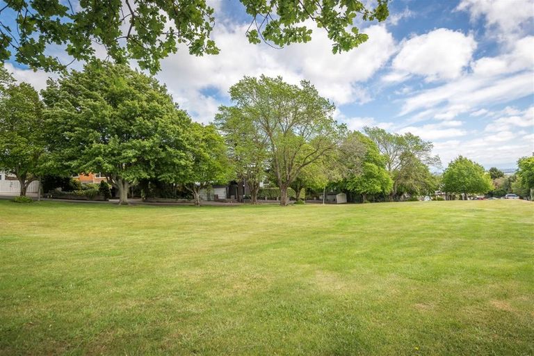 Photo of property in 62 Dyers Pass Road, Cashmere, Christchurch, 8022