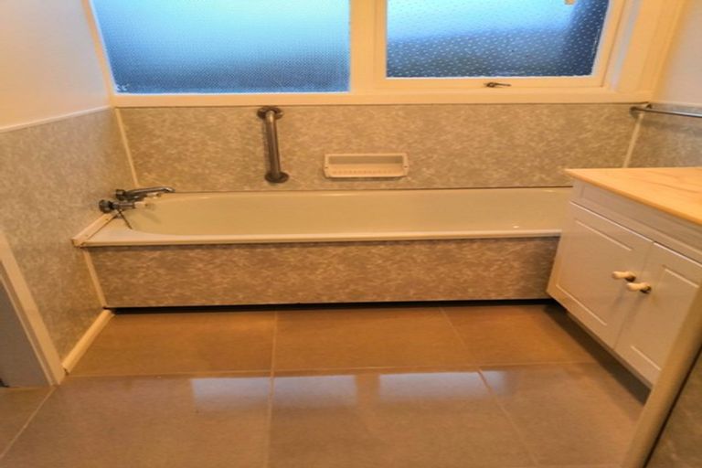 Photo of property in 796 East Coast Road, Oteha, Auckland, 0630