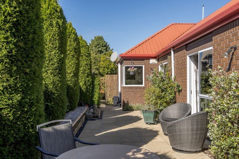 Photo of property in 4 Claverley Gardens, Avonhead, Christchurch, 8042