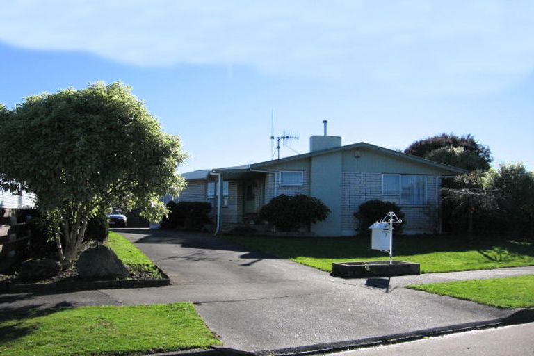 Photo of property in 7 Essex Place, Milson, Palmerston North, 4414