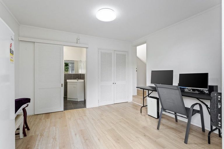 Photo of property in 8 Skyla Place, Massey, Auckland, 0614