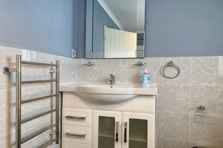 Photo of property in 10 Millcroft Lane, Ranui, Auckland, 0612
