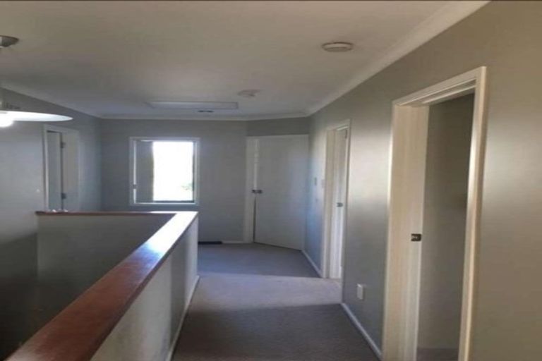 Photo of property in 4 Vicente Place, Oteha, Auckland, 0632