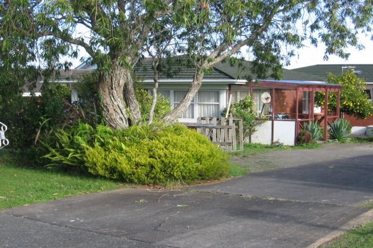 Photo of property in 2/8 Landop Terrace, Howick, Auckland, 2014