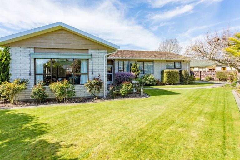 Photo of property in 10 Iona Place, Sockburn, Christchurch, 8042