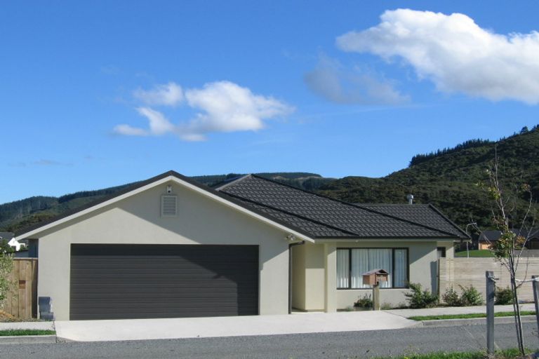 Photo of property in 92 Kirton Drive, Riverstone Terraces, Upper Hutt, 5018