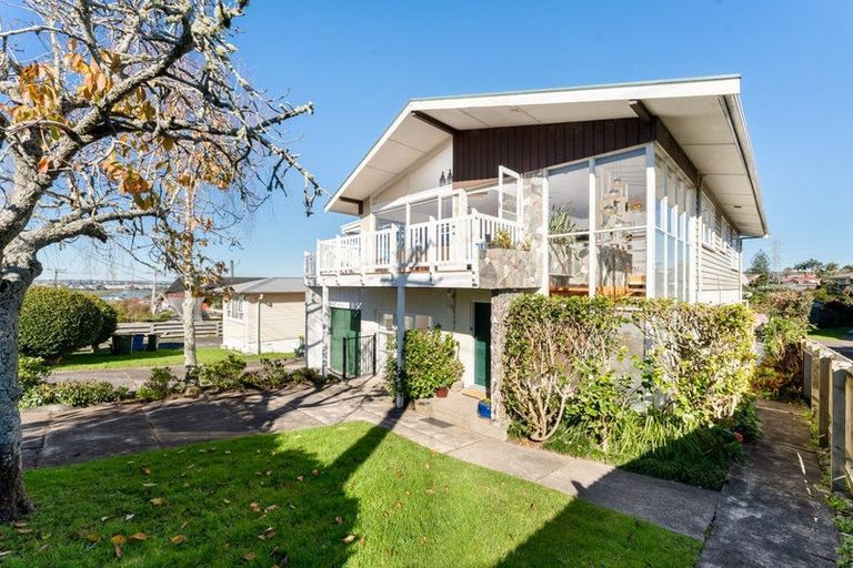 Photo of property in 15 Jaemont Avenue, Te Atatu South, Auckland, 0610