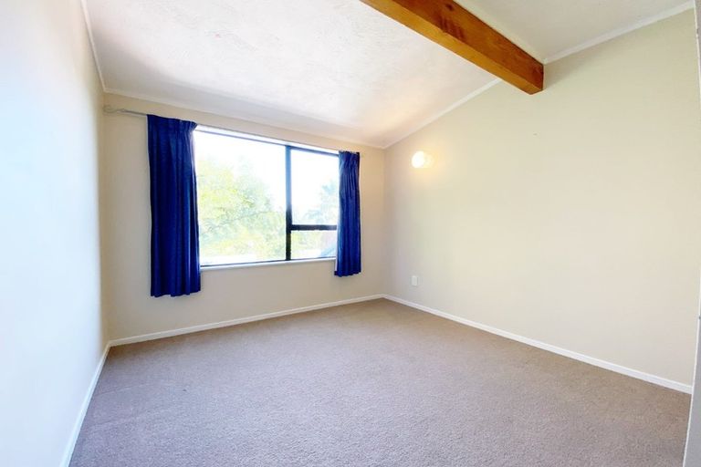 Photo of property in 14 Emery Grove, Bayview, Auckland, 0629