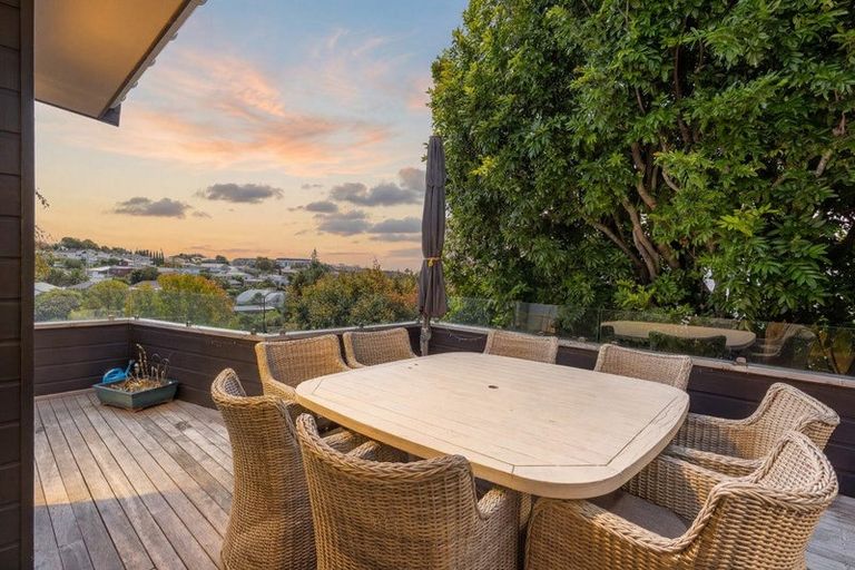 Photo of property in 12 Braemar Road, Rothesay Bay, Auckland, 0630