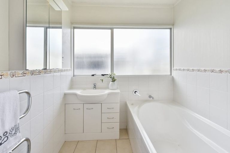 Photo of property in 1 Arthur Place, Opaheke, Papakura, 2113