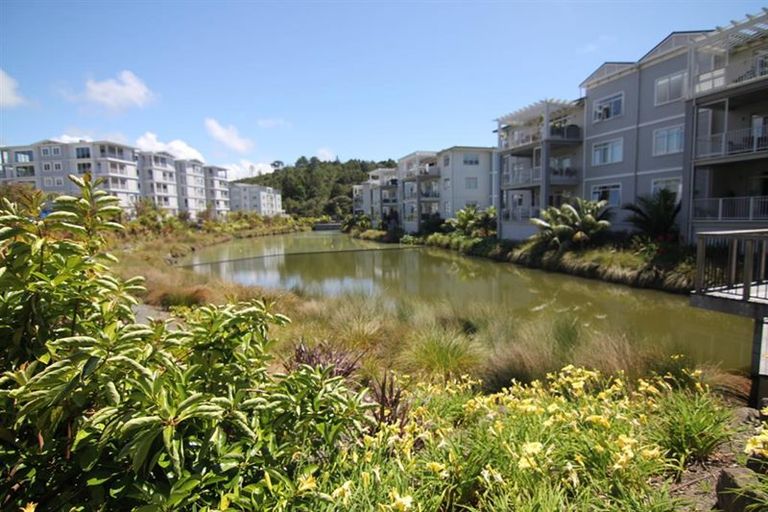 Photo of property in 20 Panorama Heights, Orewa, 0931