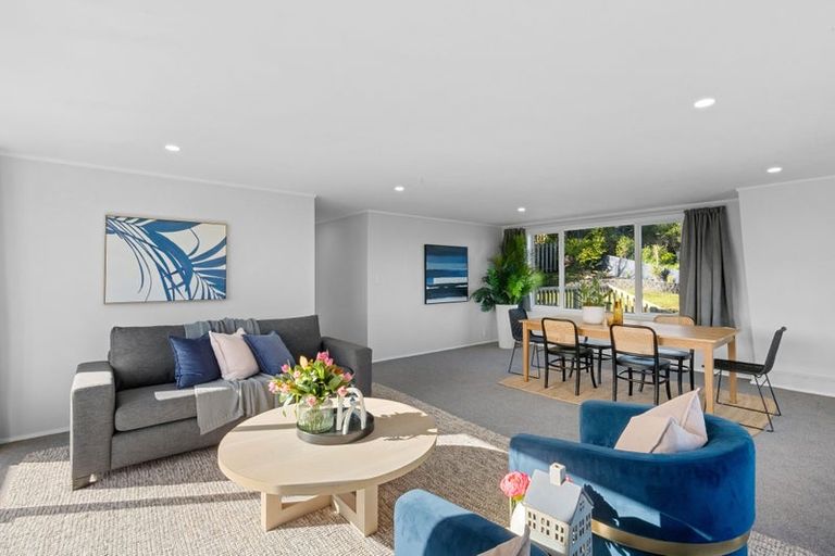 Photo of property in 75 Salford Street, Newlands, Wellington, 6037