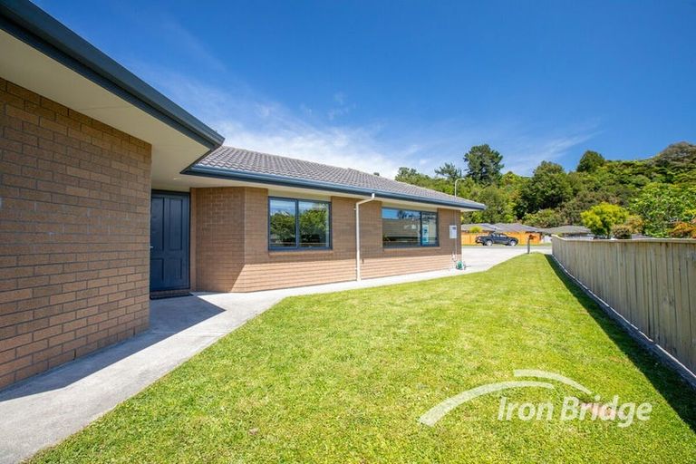 Photo of property in 13 Beaufort Close, Kingsley Heights, Upper Hutt, 5018
