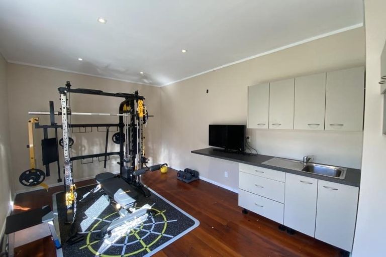 Photo of property in 6 Tringham Street, Karori, Wellington, 6012