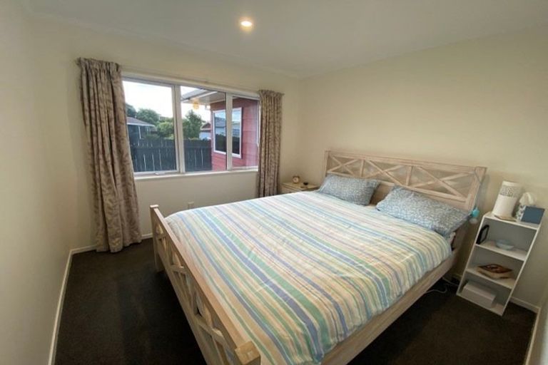 Photo of property in 96 Queens Road, Waikanae Beach, Waikanae, 5036