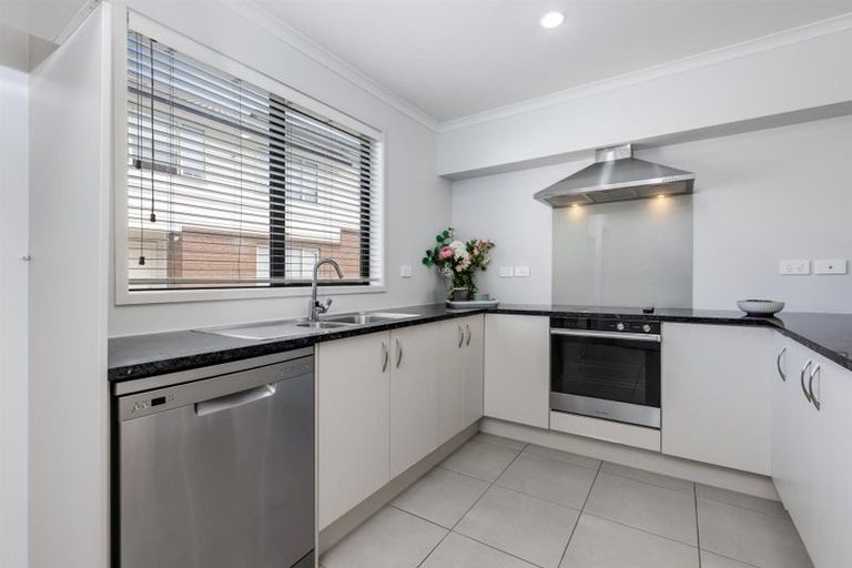 Photo of property in 8 Akeake Lane, Manurewa, Auckland, 2102