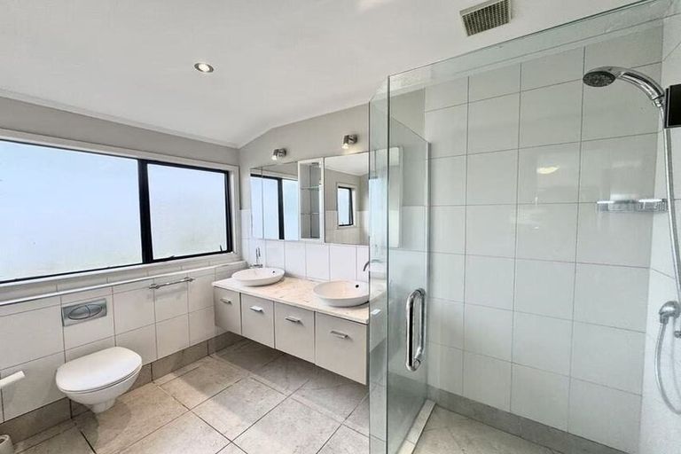 Photo of property in 60 Porritt Avenue, Chatswood, Auckland, 0626
