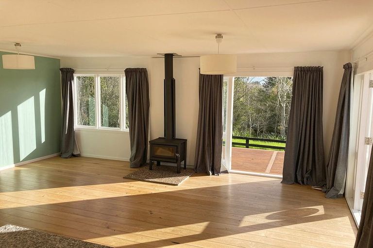Photo of property in 16 Hull Road, Waitoki, Kaukapakapa, 0871