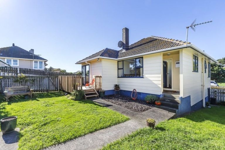 Photo of property in 110 Main Road, Titahi Bay, Porirua, 5022