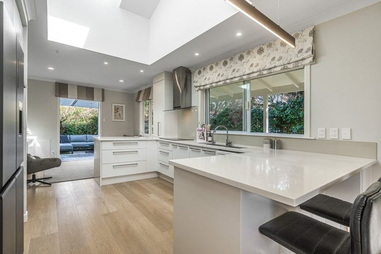 Photo of property in 12 Midway Avenue, Castor Bay, Auckland, 0620