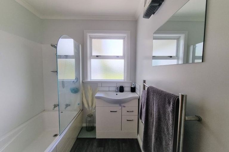 Photo of property in 5 Galway Avenue, Hokowhitu, Palmerston North, 4410