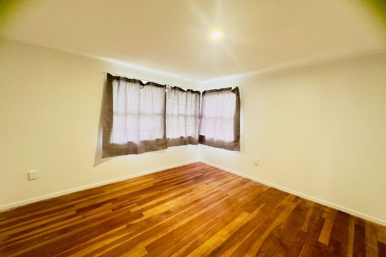 Photo of property in 16 Cargill Street, Papakura, 2110