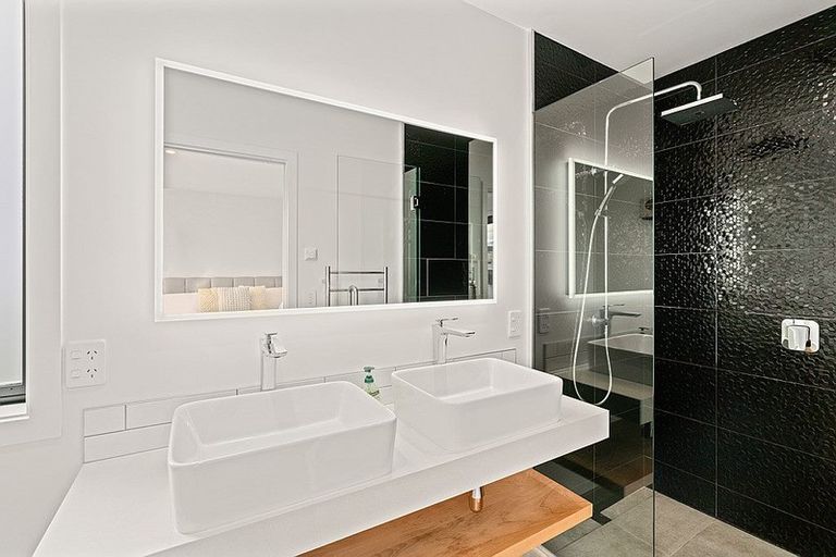 Photo of property in 10 Sawdon Street, Wanaka, 9305